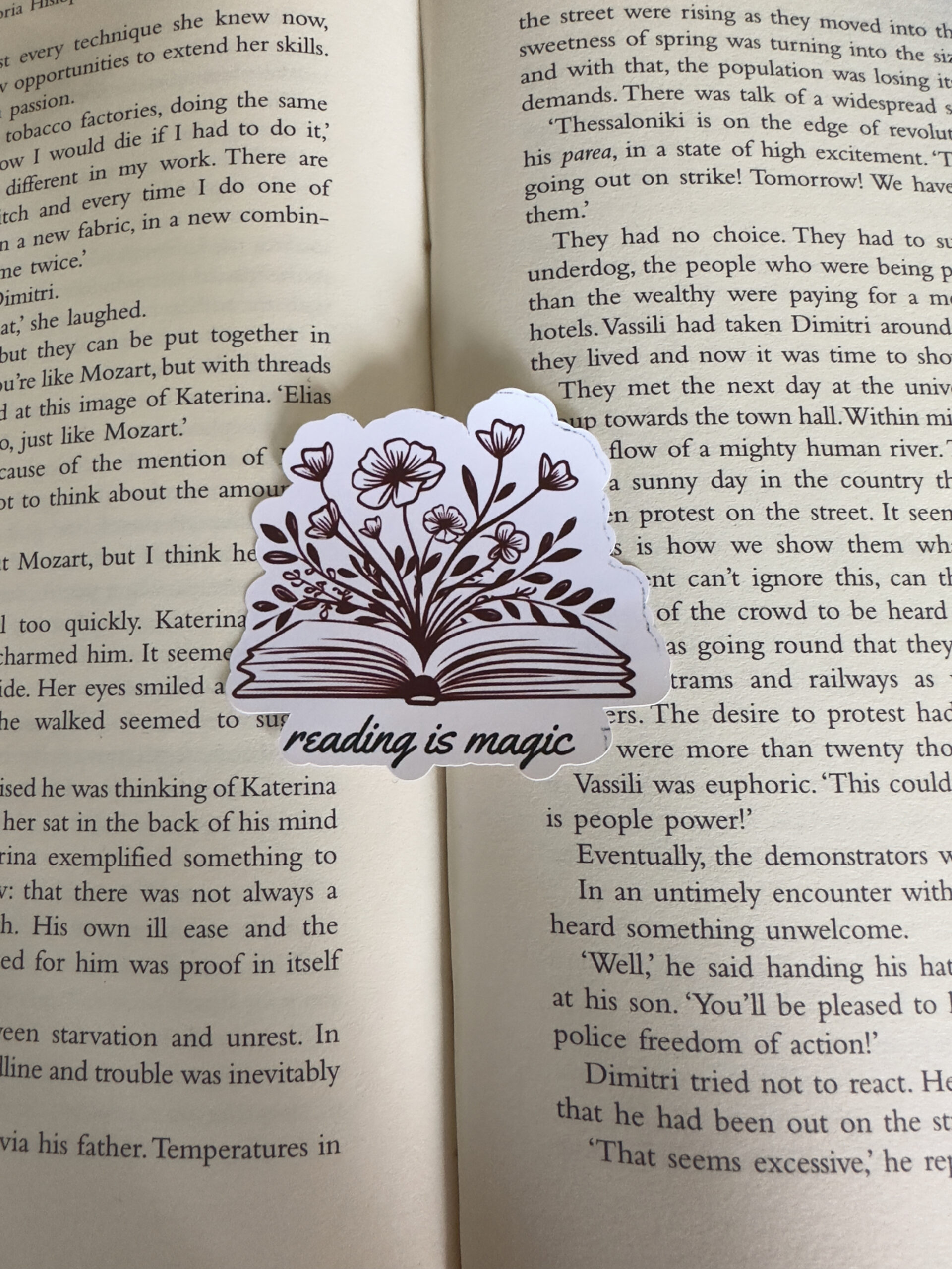 Reading is magic sticker - Image 2